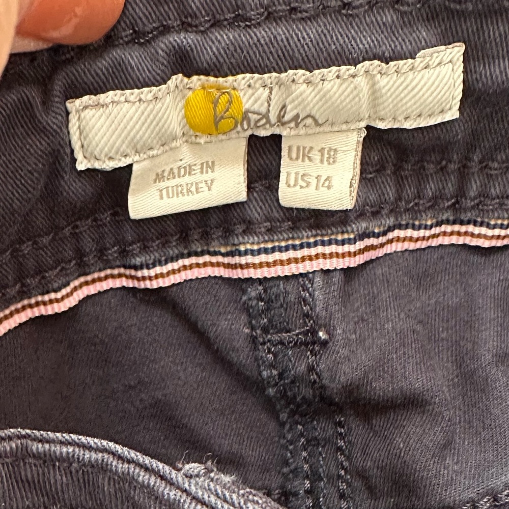 BODEN Wide Leg Chino Trouser in Navy - Picture 9 of 11
